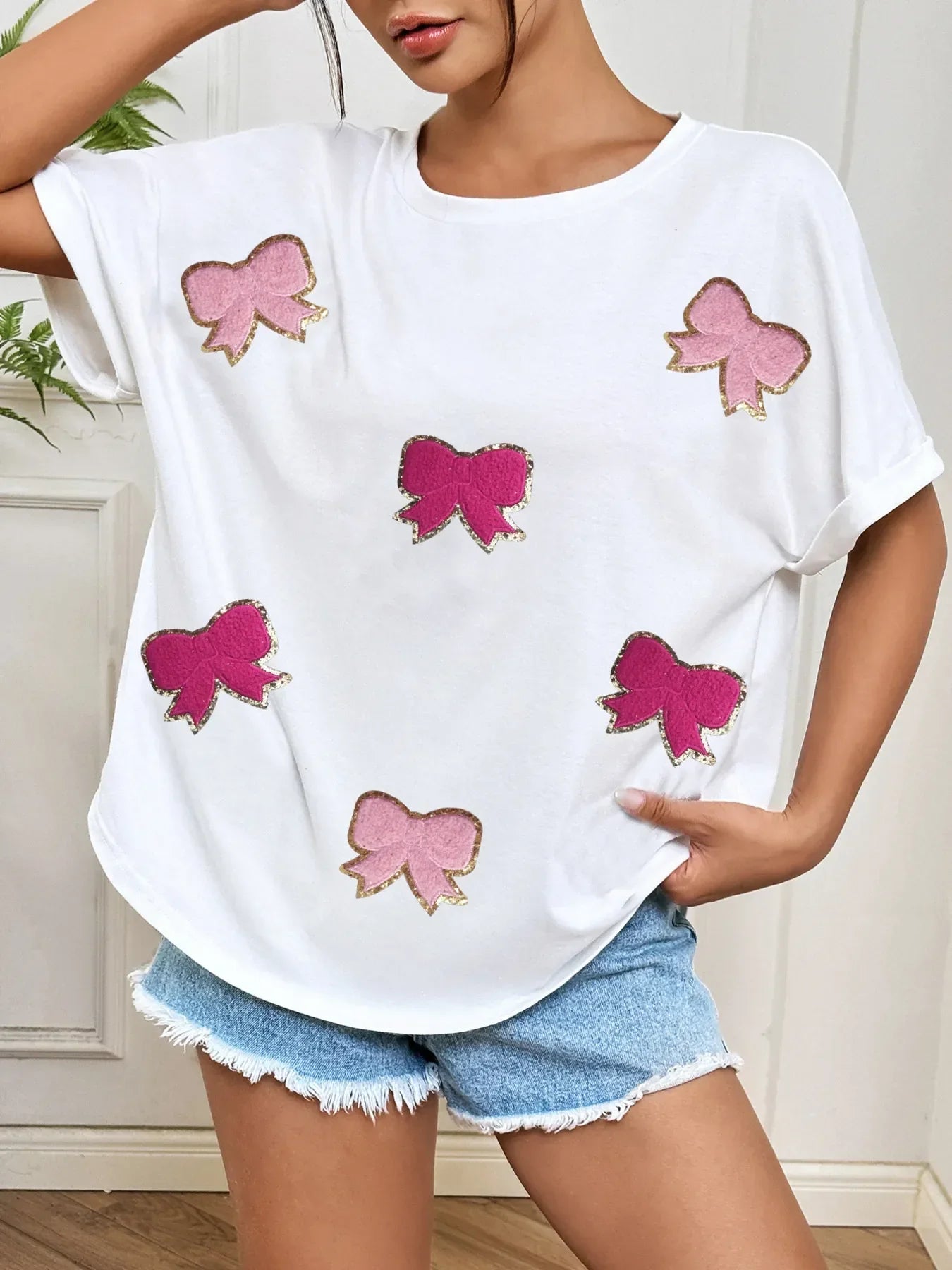 Oversized Bow Round Neck T Shirt With Applique - Southern Shores Clothing