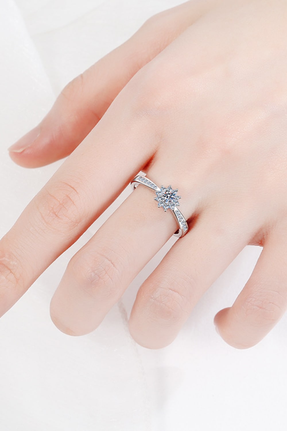 Southern Shores Minimalist Moissanite Rhodium-Plated Snowflake Ring