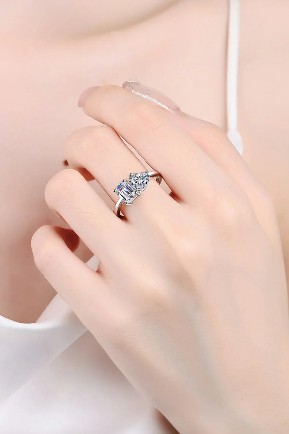 Rhodium-Plated Minimalist 2 Carat Moissanite Ring - Southern Shores Clothing