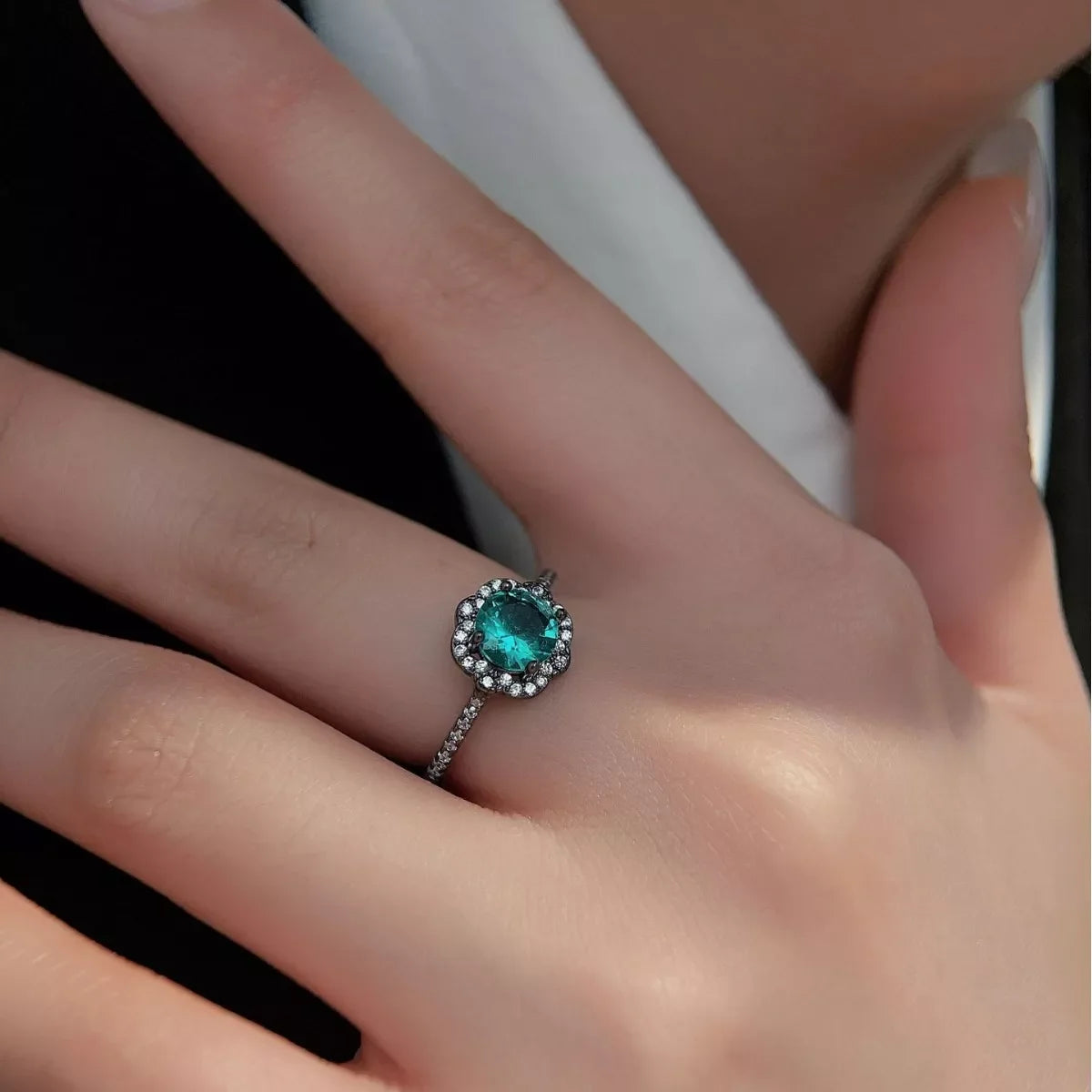 Sterling Silver Emerald Green Zircon Minimalist Ring - Southern Shores Clothing