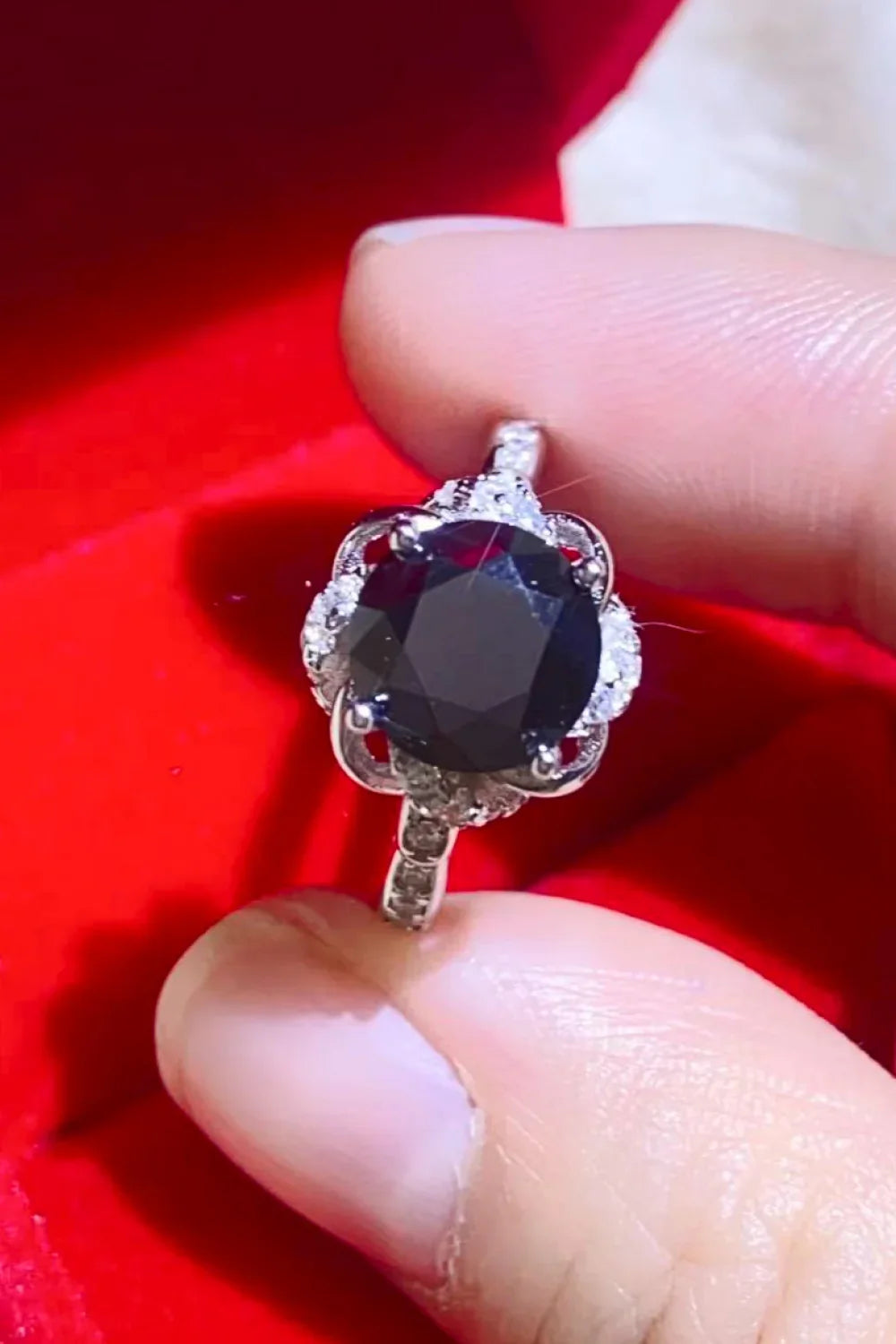Minimalist 2 Carat Black Moissanite Floral Ring - Southern Shores Clothing