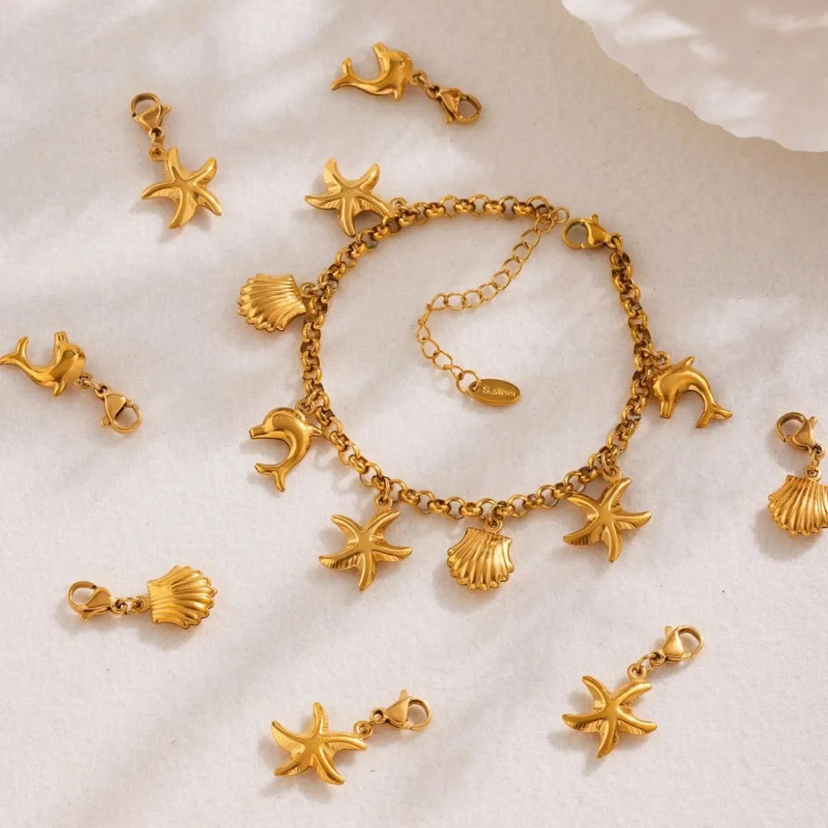 18K Gold-Plated Sea Shell Bracelet With Adjustable Fit - Southern Shores Clothing