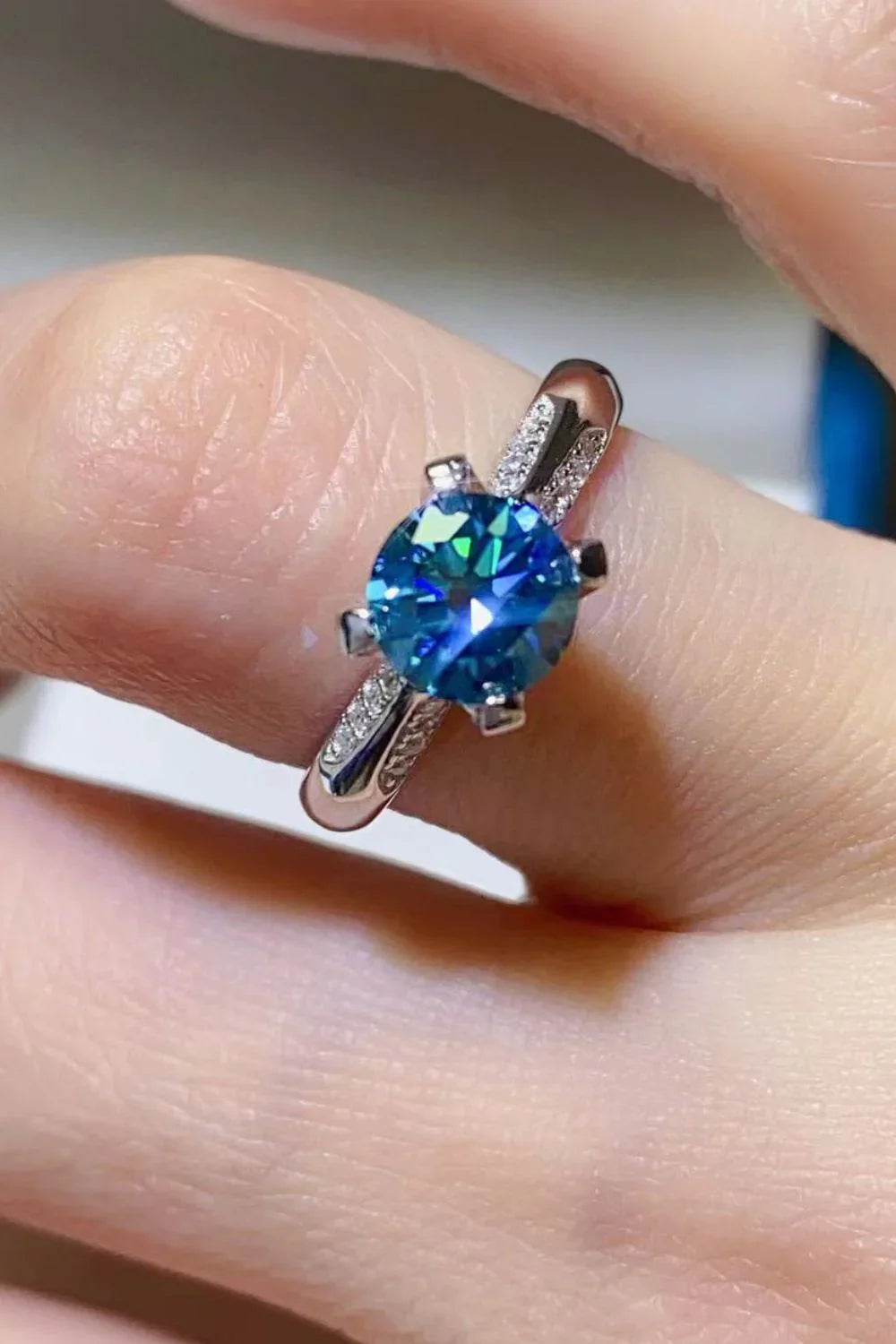 1 Carat Moissanite 4-Prong Sterling Silver Ring - Southern Shores Clothing
