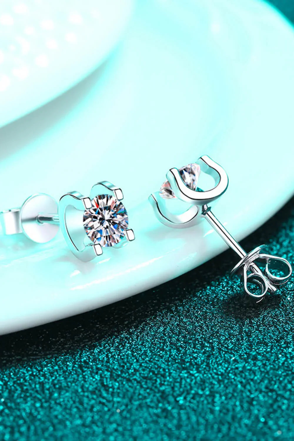Minimalist 1 Carat Moissanite Stud Earrings - Southern Shores Clothing
