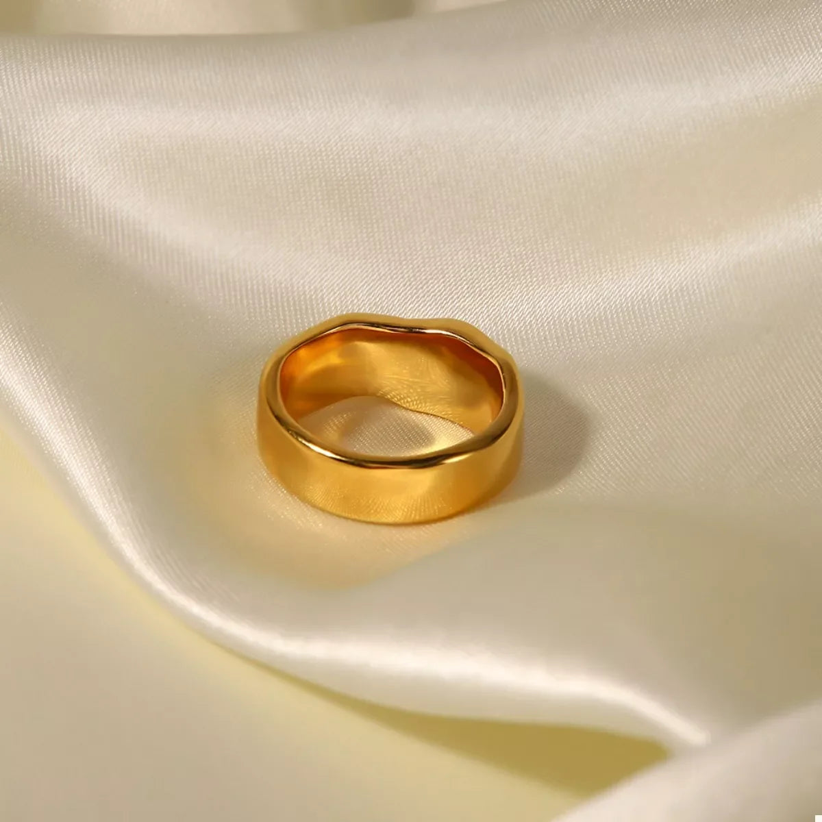 18K-Plated Pearl Ring With Synthetic Pearl And Stainless Steel - Southern Shores Clothing