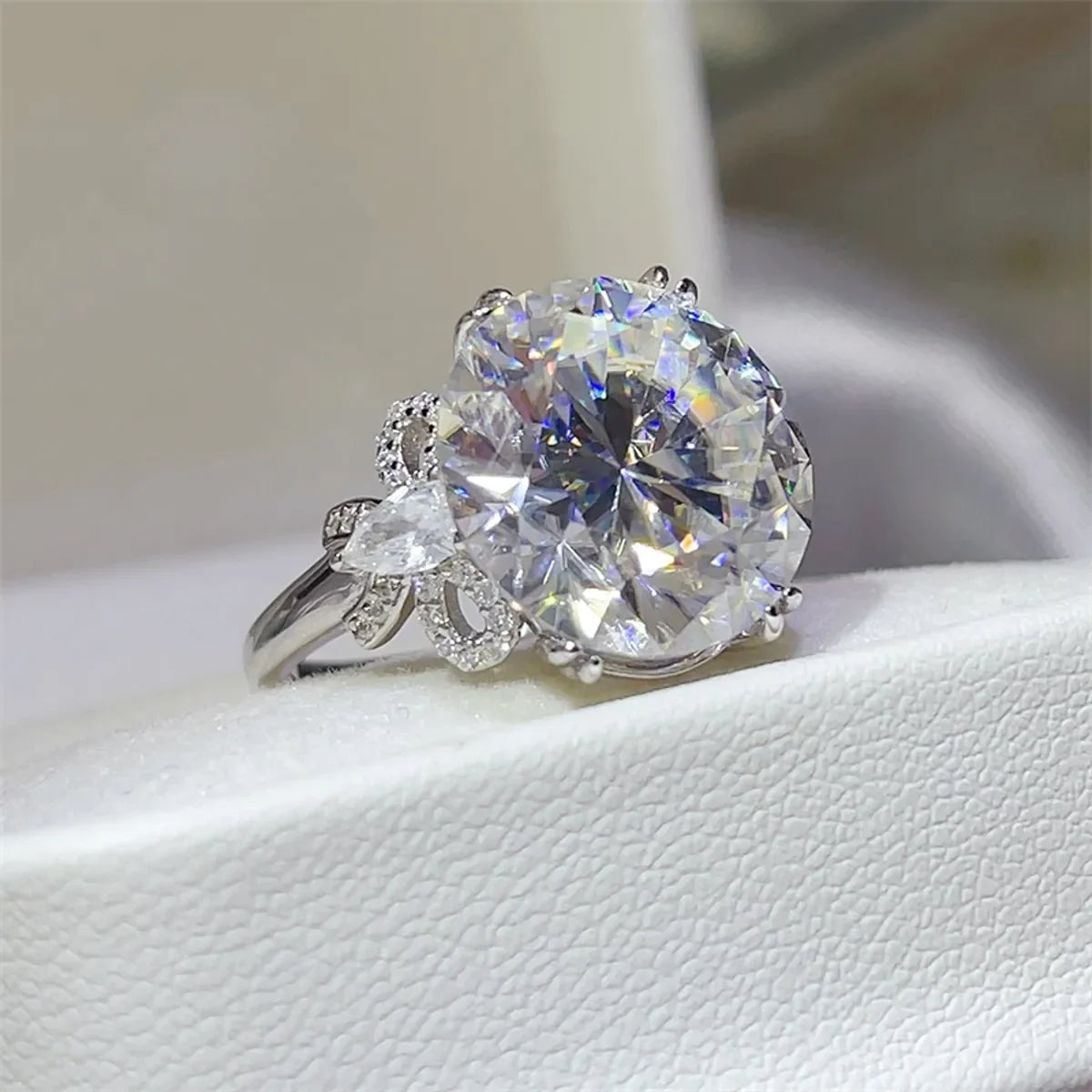 10 Carat Moissanite Sterling Silver Ring - Southern Shores Clothing