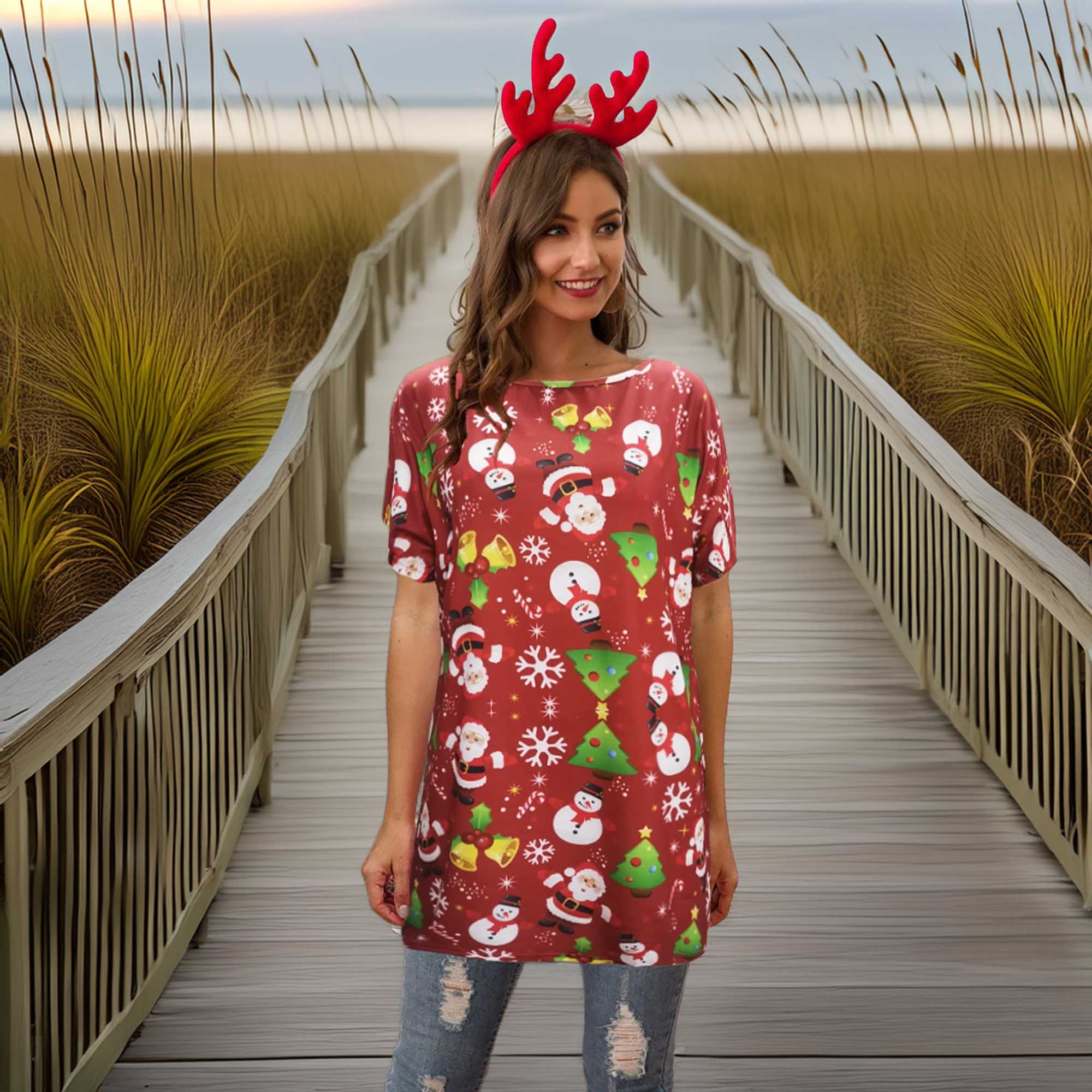 Southern Shores Women's Christmas Round Neck T-Shirt