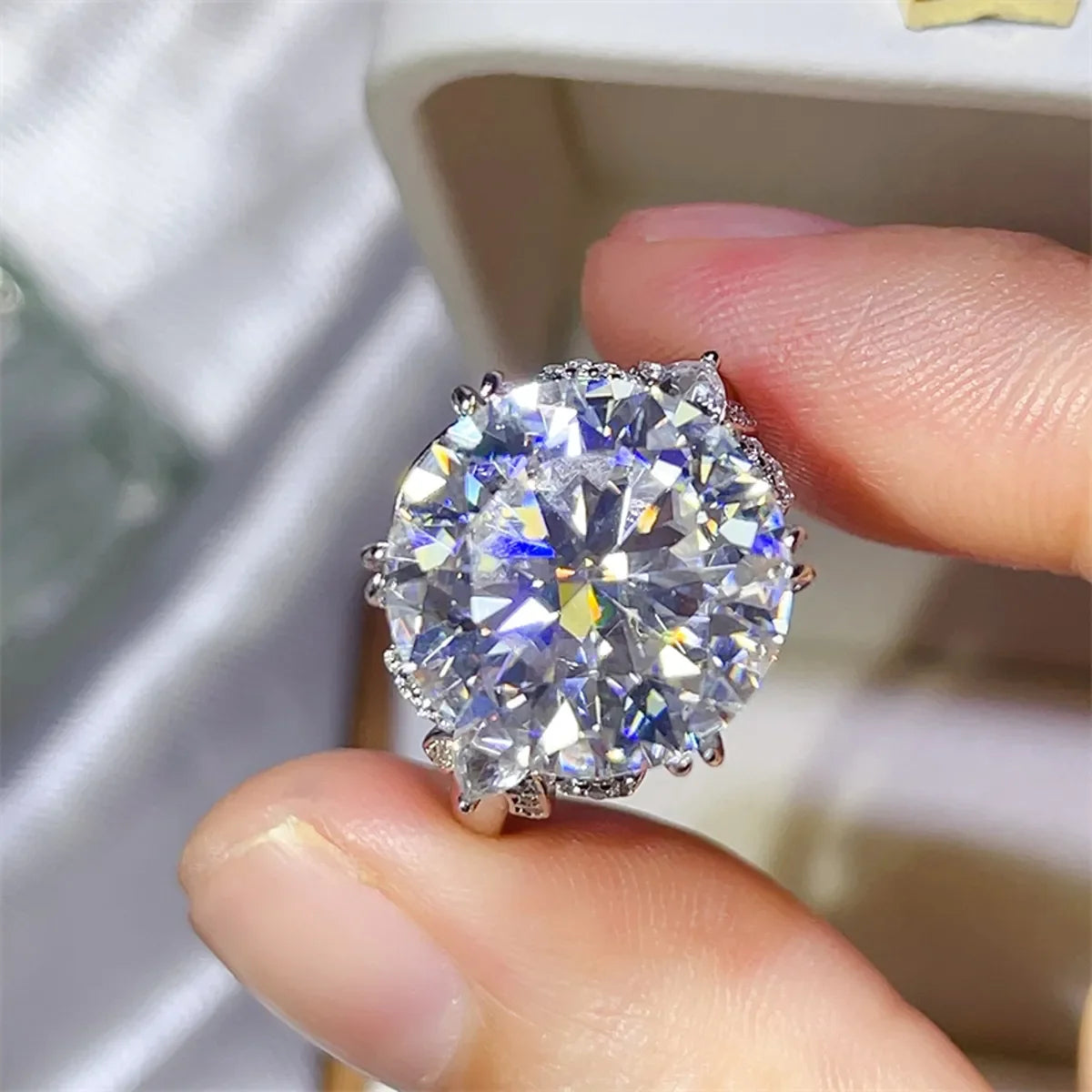 10 Carat Moissanite Sterling Silver Ring - Southern Shores Clothing
