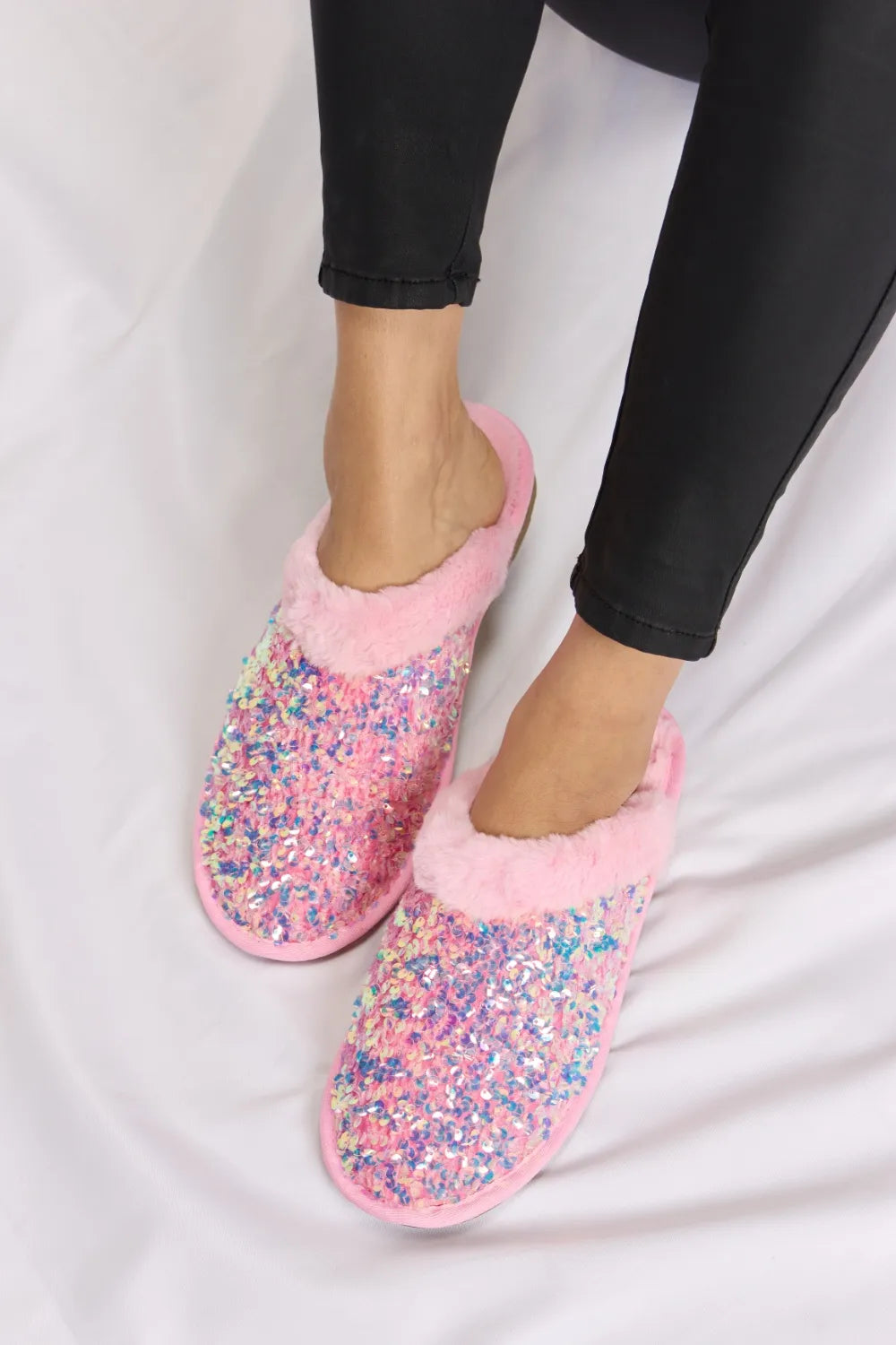 Sequin Plush Slippers With Round Toe And Soft Lining