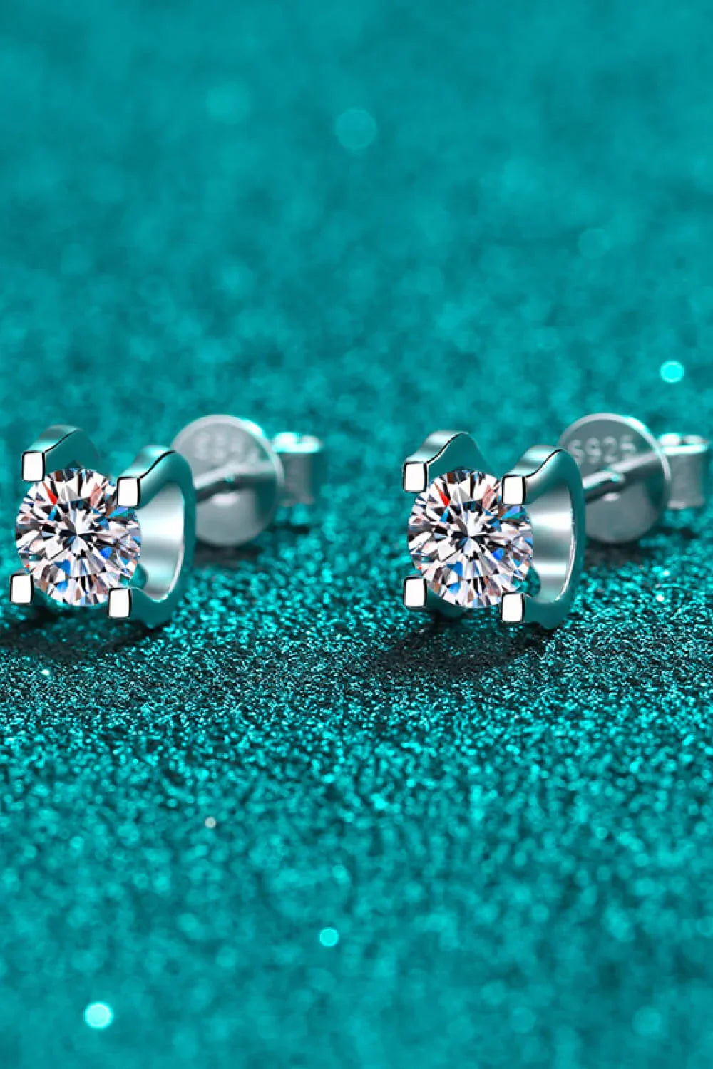 Minimalist 1 Carat Moissanite Stud Earrings - Southern Shores Clothing