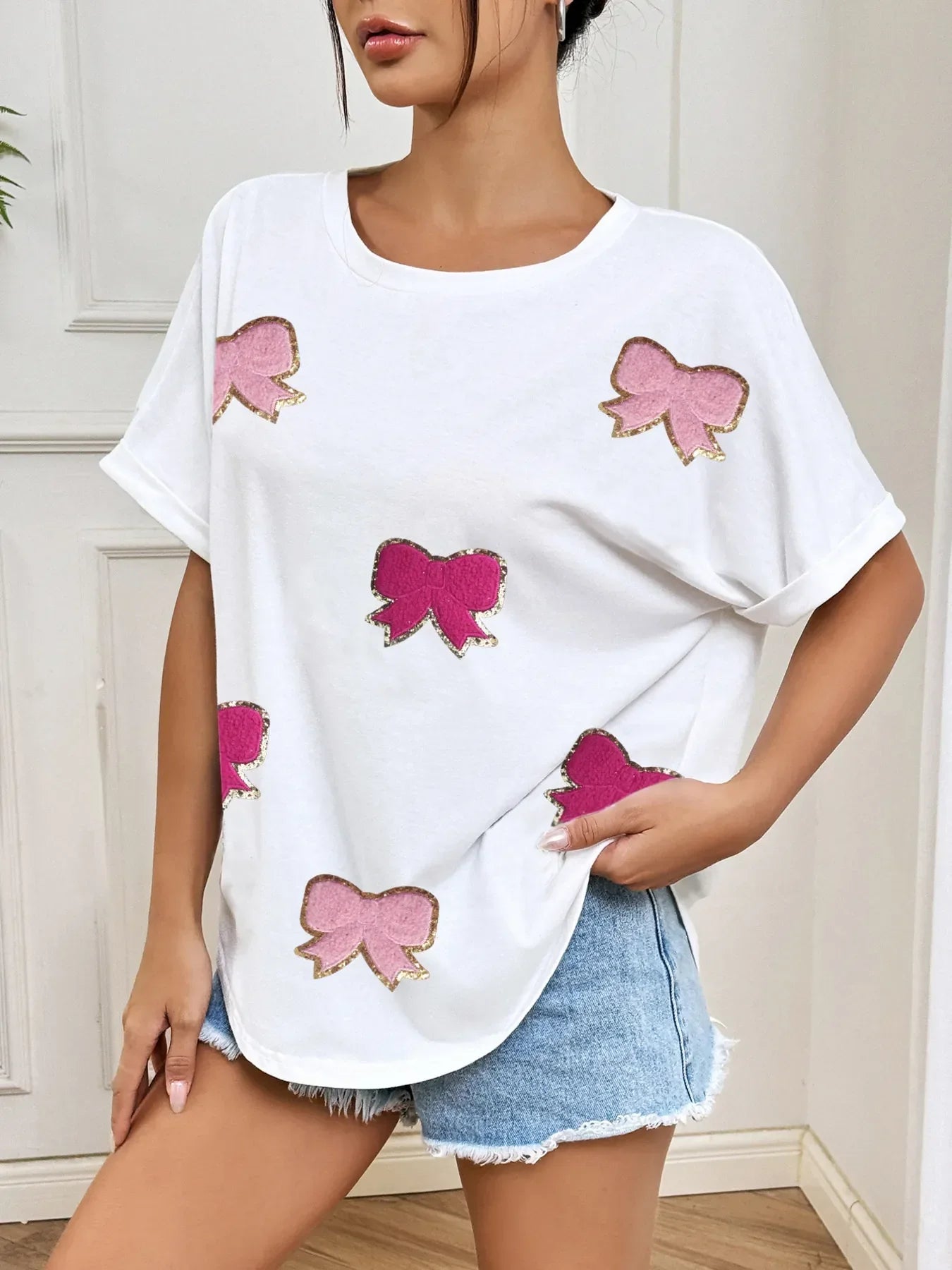 Oversized Bow Round Neck T Shirt With Applique - Southern Shores Clothing